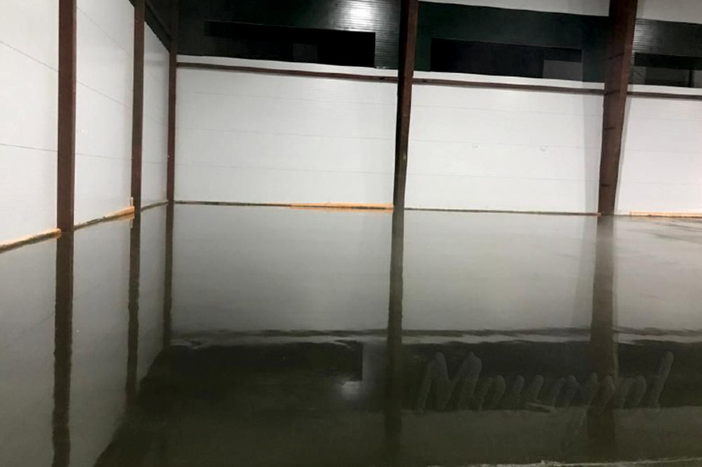 Устройство бетонного пола с топпингом ООО "СК Спайка", S = 7700 кв.м