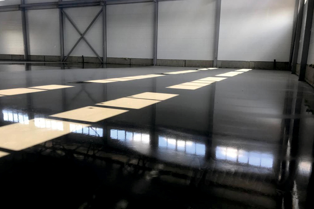 Устройство бетонного пола с топпингом Завод по производству опалубки "Контакт-ТМ", S = 2000 кв.м